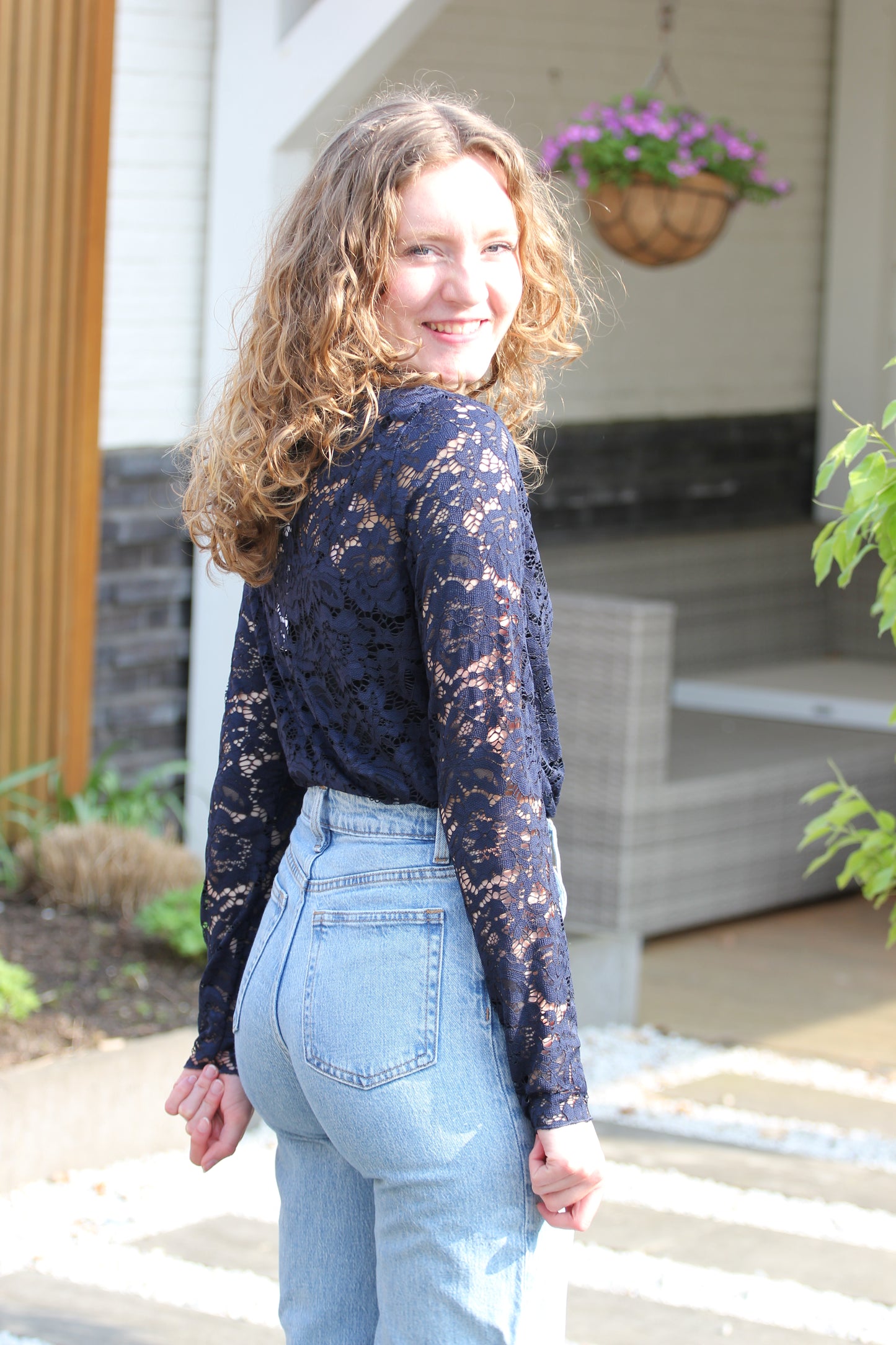 Kanten mesh top Tess | Donkerblauw top met lange mouwen en ronde hals - Iristra