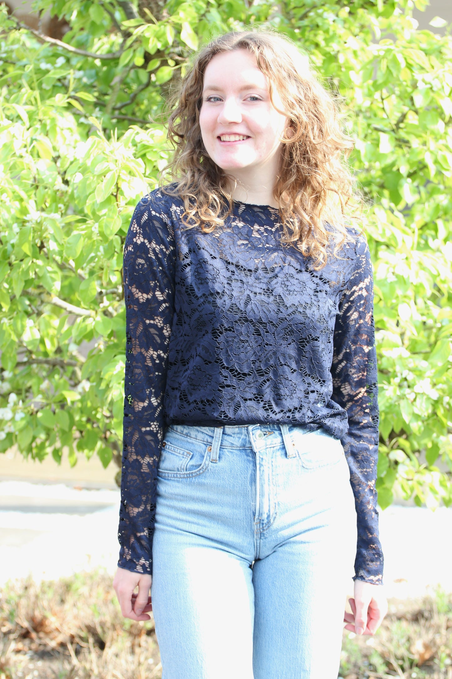 Kanten mesh top Tess | Donkerblauw top met lange mouwen en ronde hals - Iristra