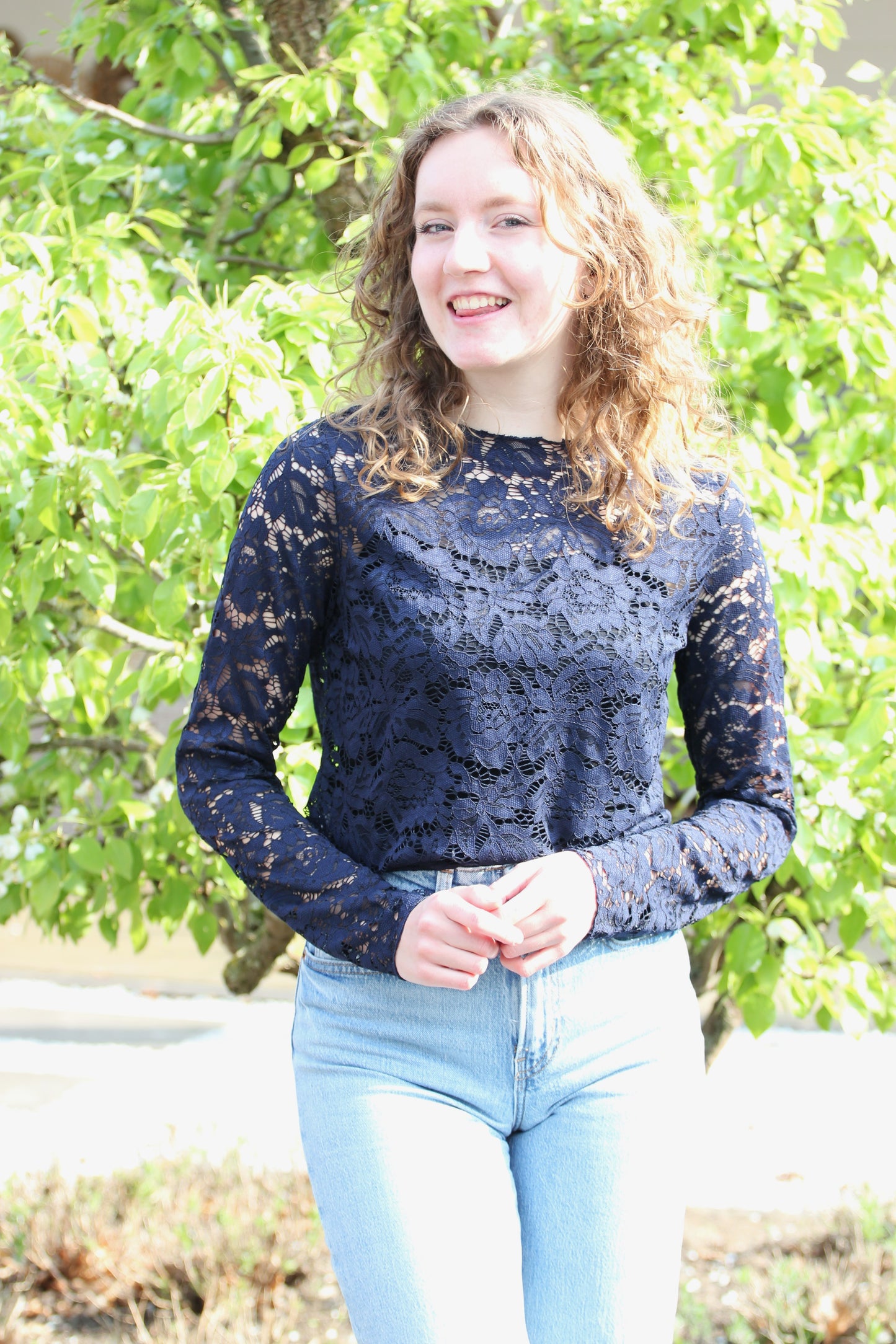 Kanten mesh top Tess | Donkerblauw top met lange mouwen en ronde hals - Iristra
