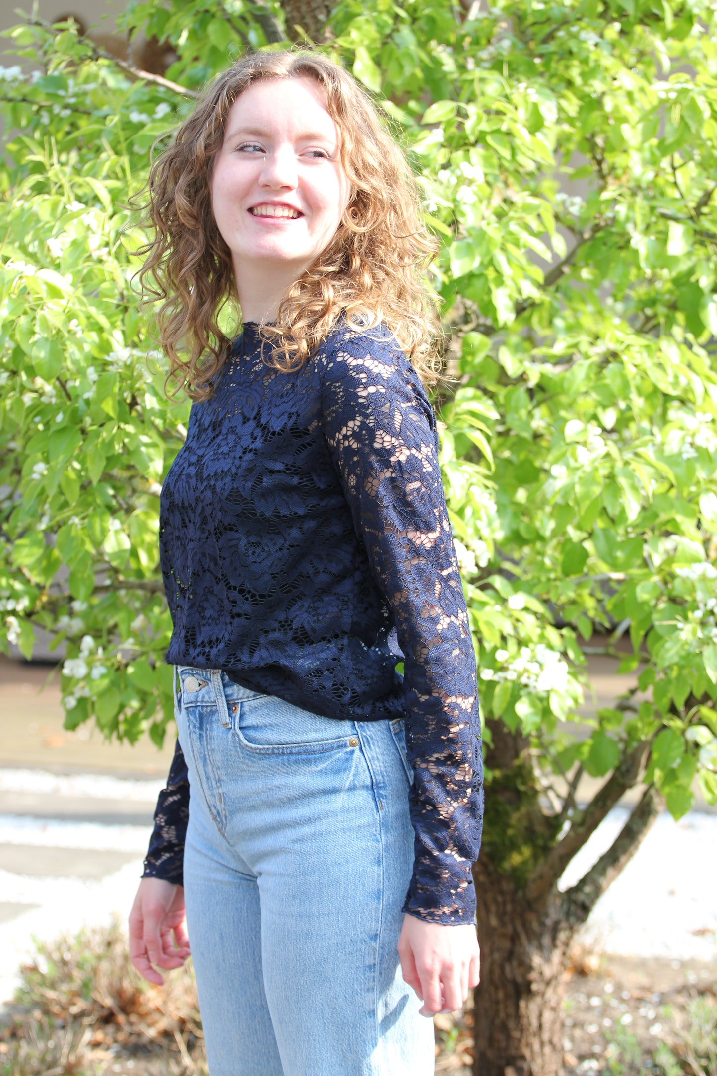 Kanten mesh top Tess | Donkerblauw top met lange mouwen en ronde hals - Iristra