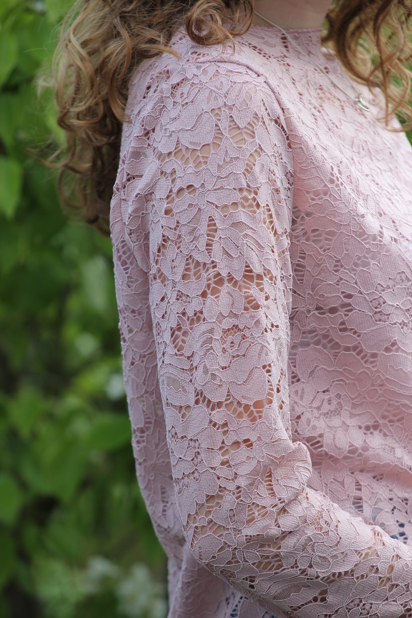 Kanten mesh top met lange mouwen en ronde hals Tess | Lichtroze - Iristra