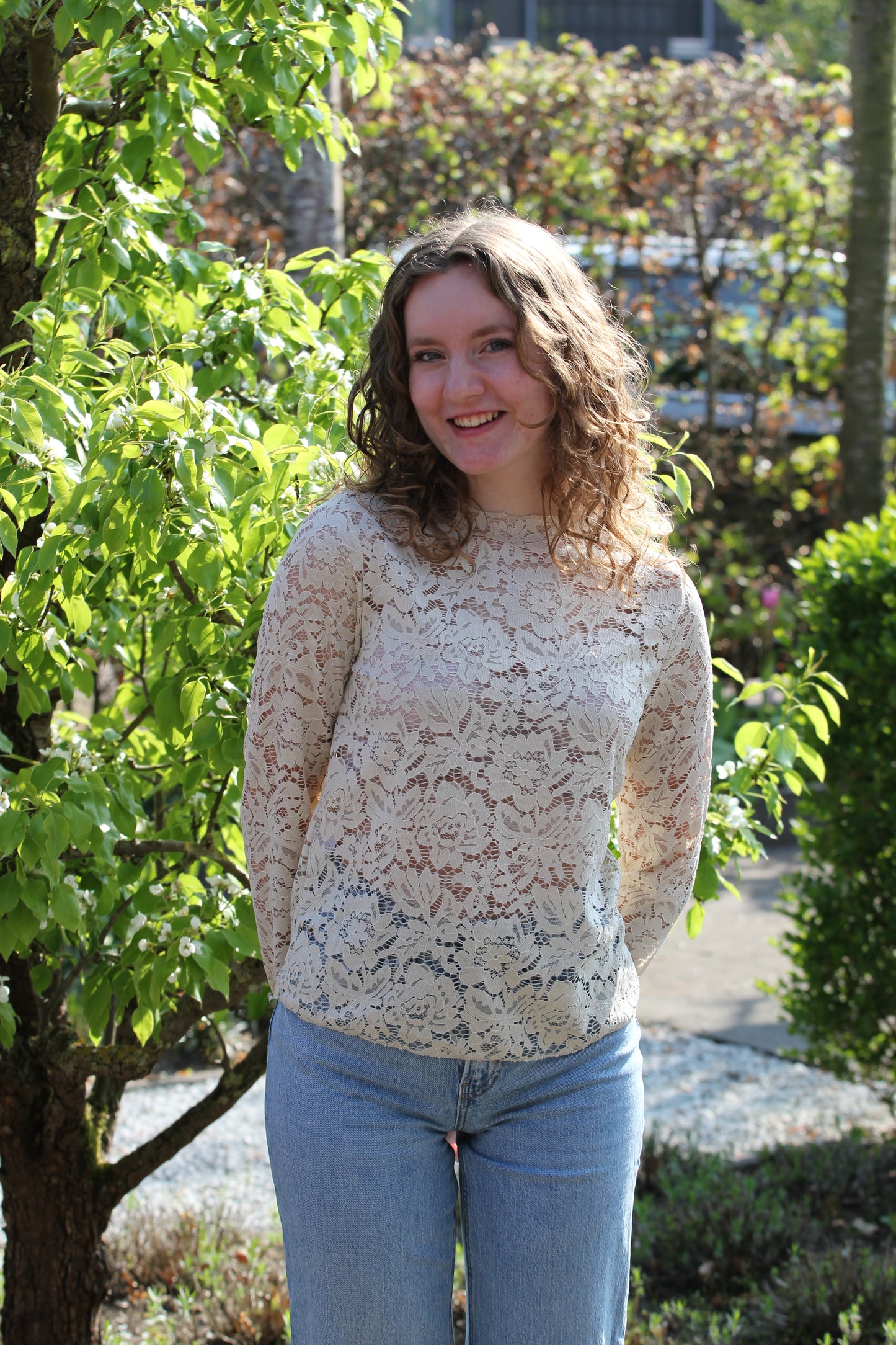 Kanten mesh top Tess | Beige top met lange mouwen en ronde hals - Iristra