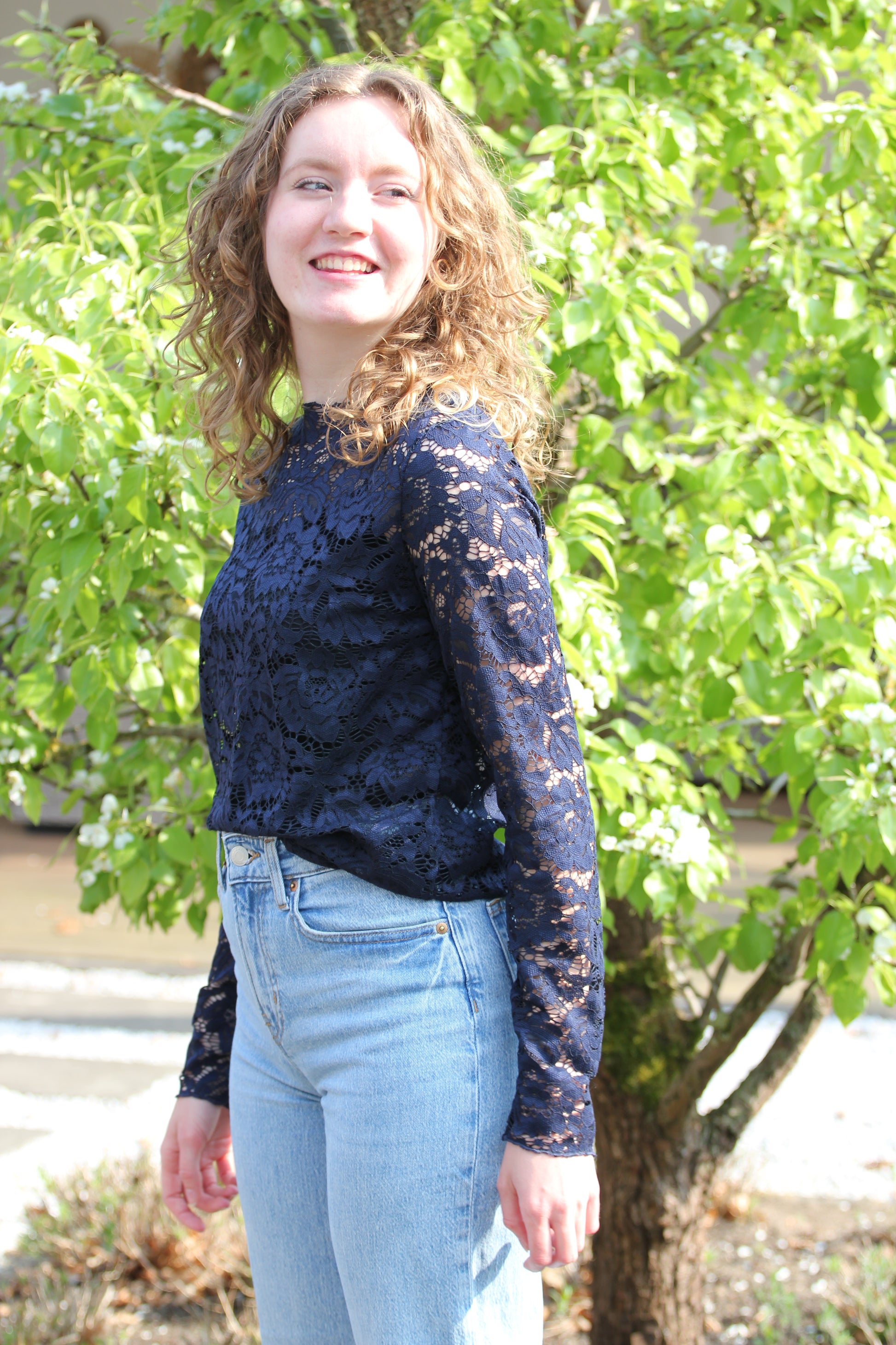 Kanten mesh top Tess | Donkerblauw top met lange mouwen en ronde hals - Iristra