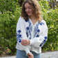 Blouse Donna – Wit-blauwe mamma mia blouse met Griekse broderie - Iristra