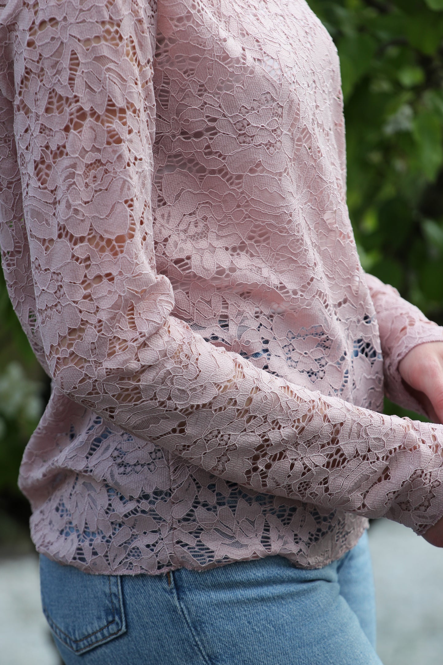 Kanten mesh top met lange mouwen en ronde hals Tess | Lichtroze - Iristra