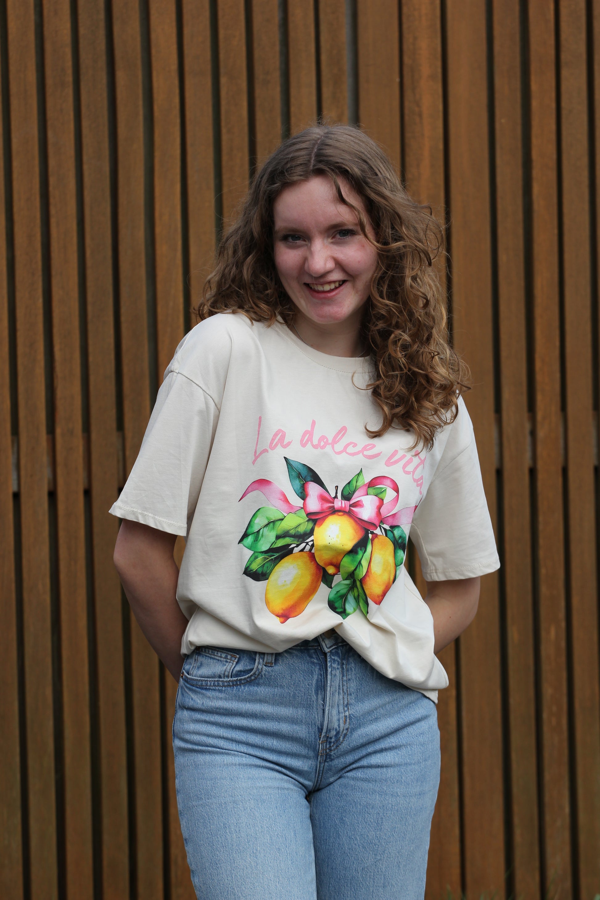 Shirt La dolce vita Sofia | Beige met citroenenprint en roze strik - Iristra