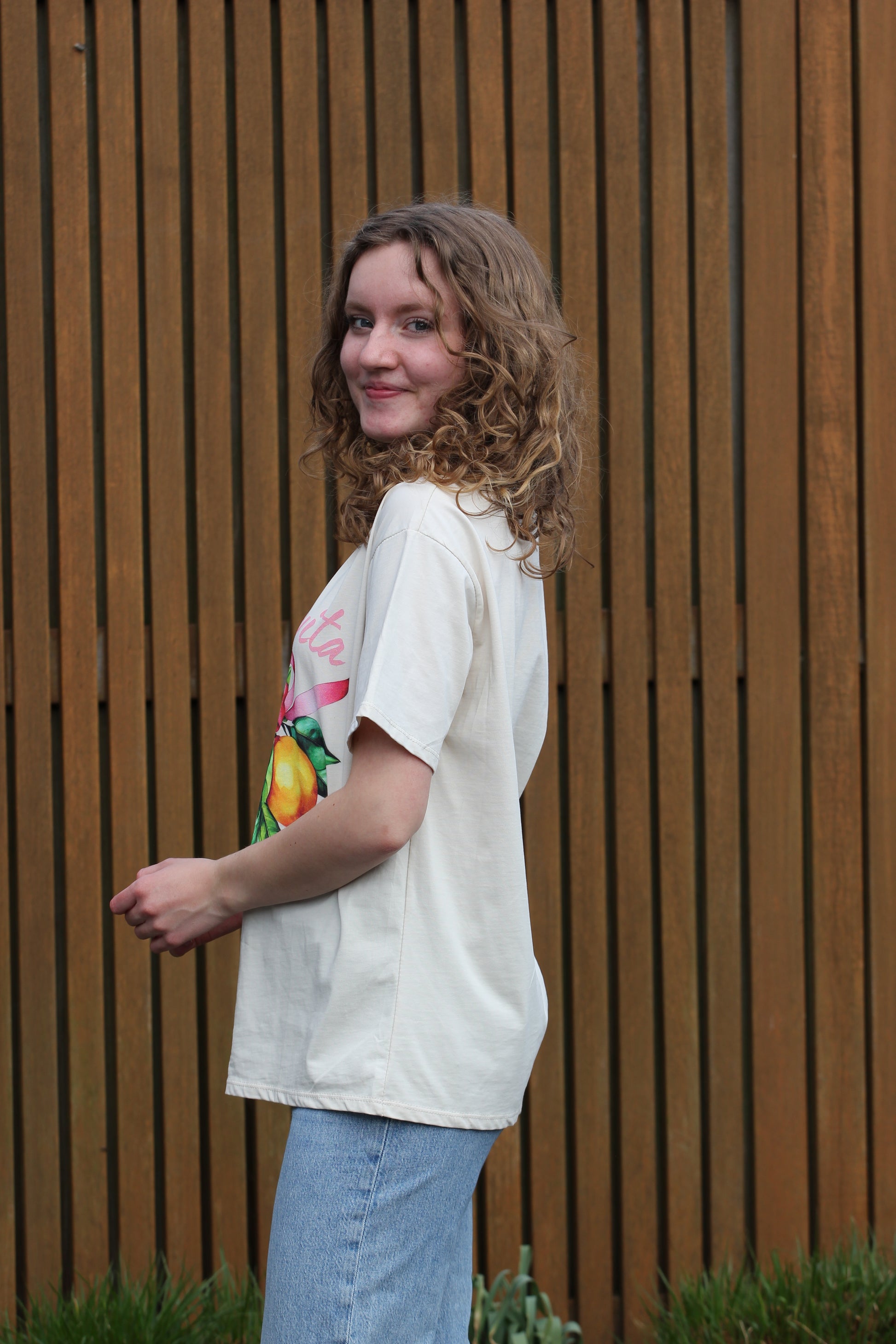 Shirt La dolce vita Sofia | Beige met citroenenprint en roze strik - Iristra